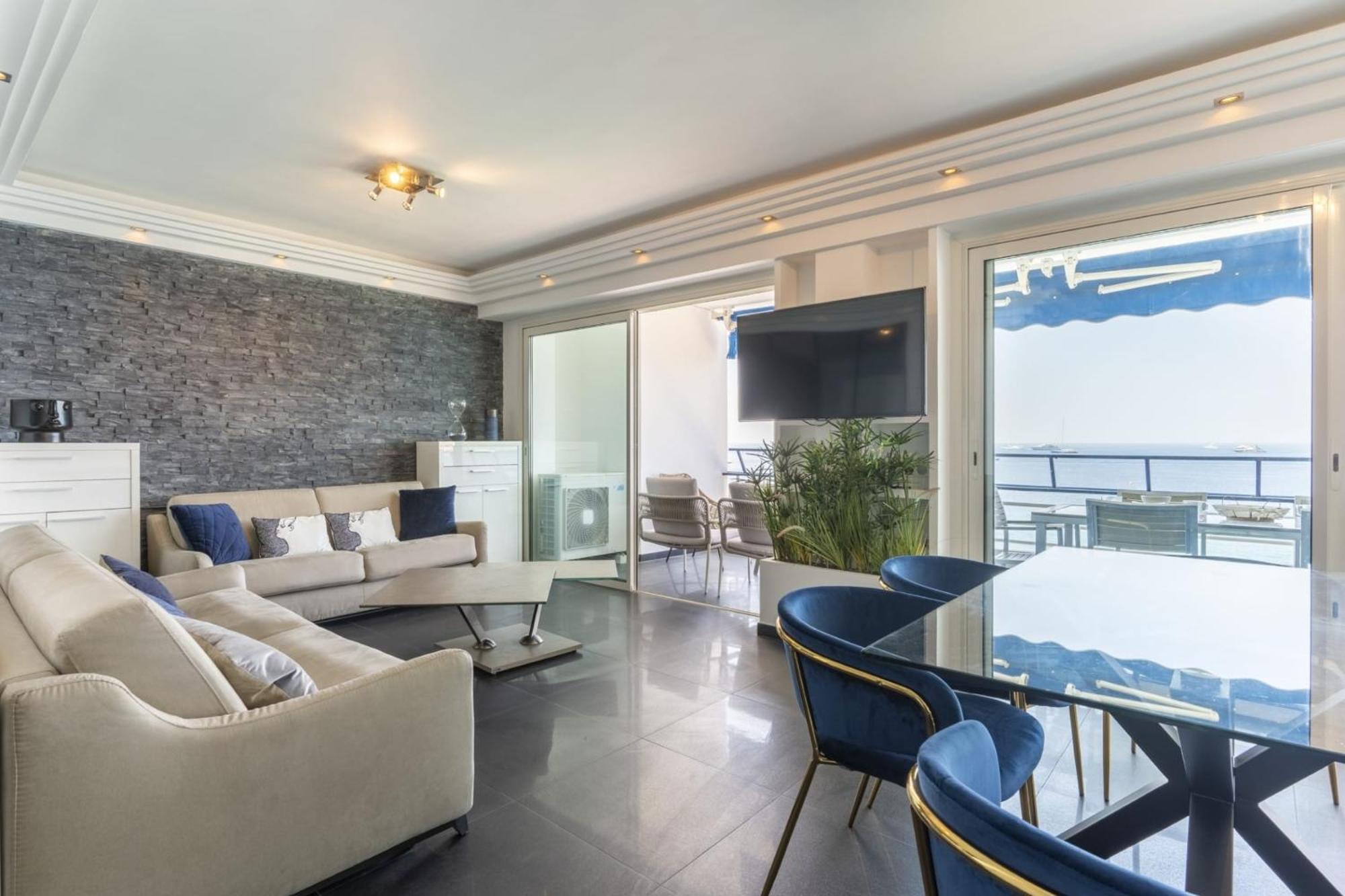 Apartment Spacious With Sea View In